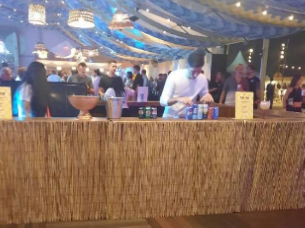 Área VIP do show de Lady Gaga tem decoração praiana