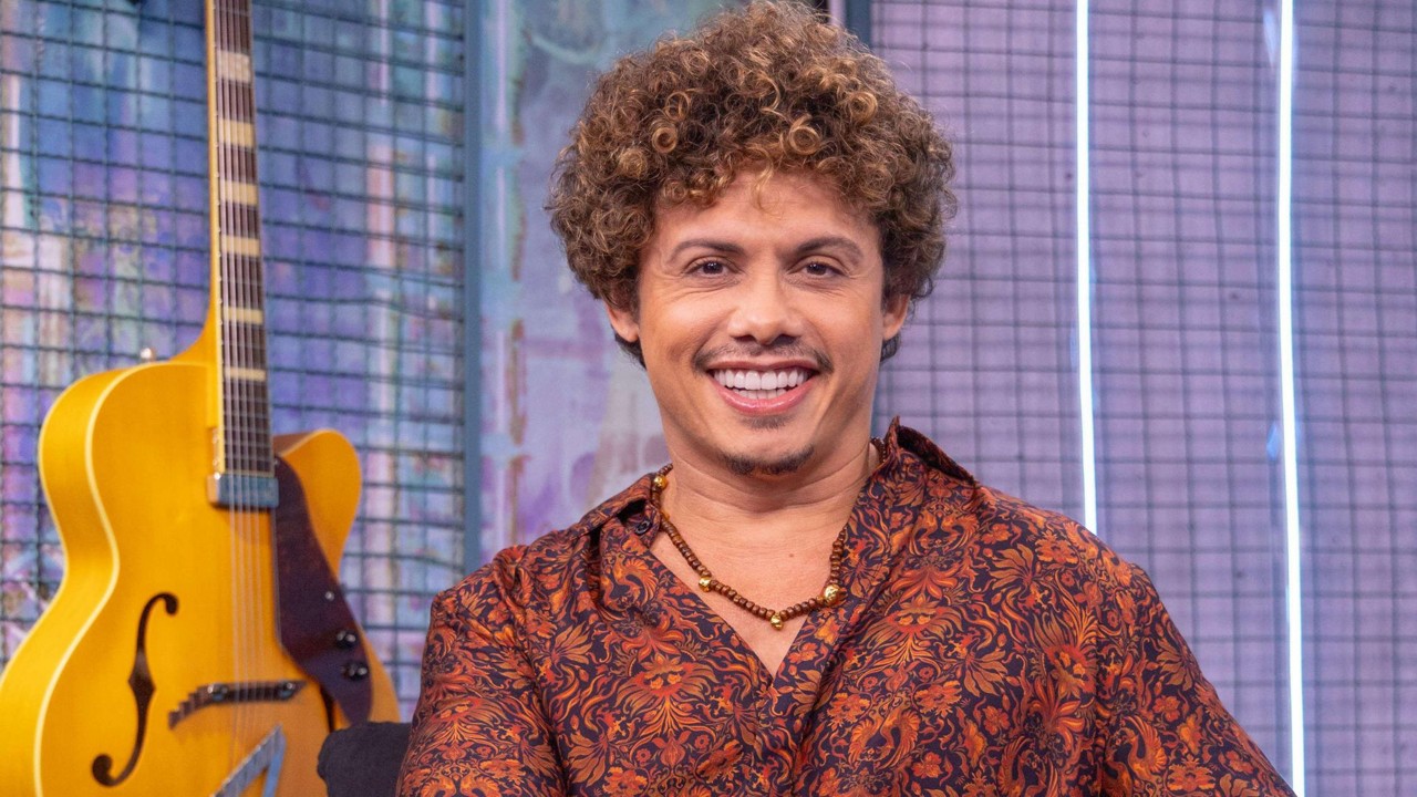 Silvero Pereira comandou o 'Bate-papo Estrela da Casa' ao lado de Ceci Ribeiro