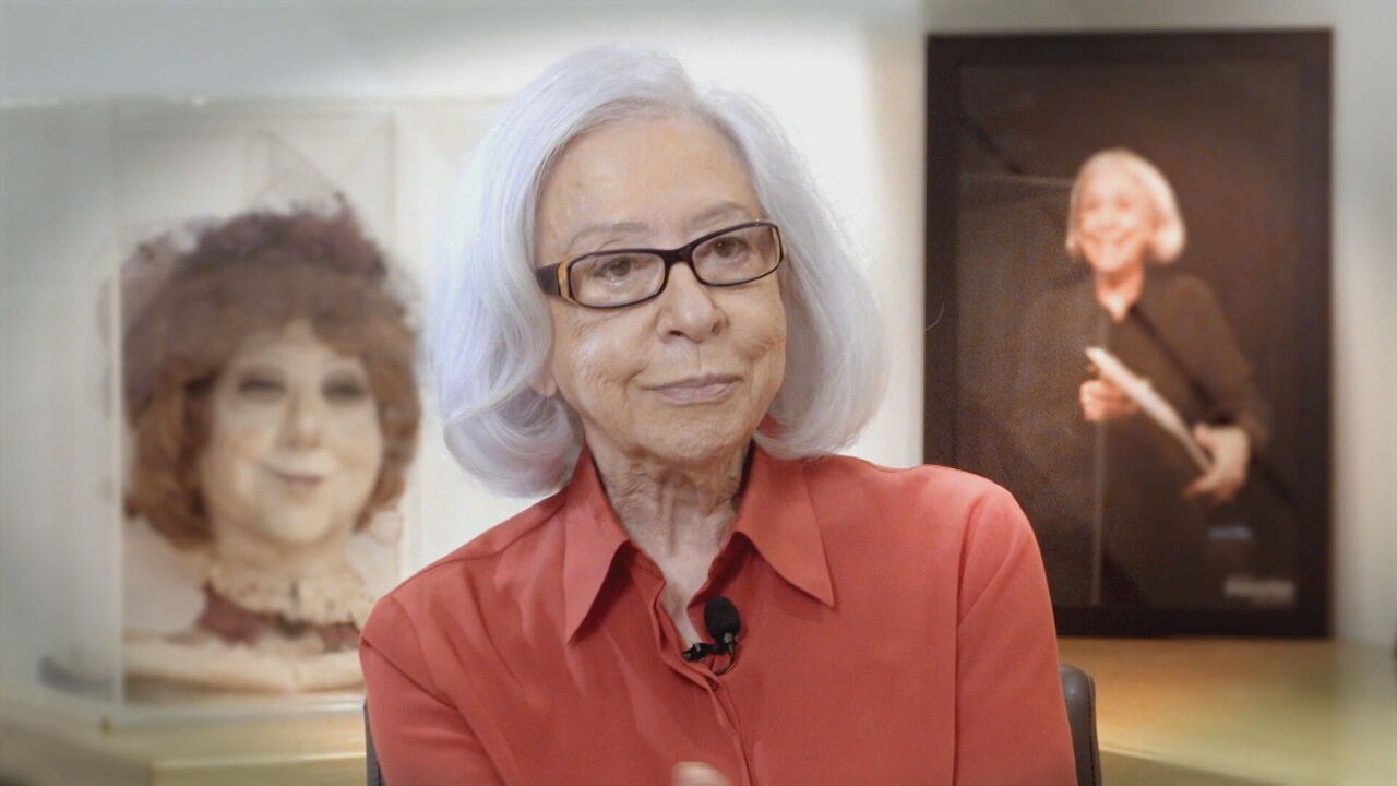 Fernanda Montenegro durante entrevista para o documentário '100 anos de Rádio no Brasil'