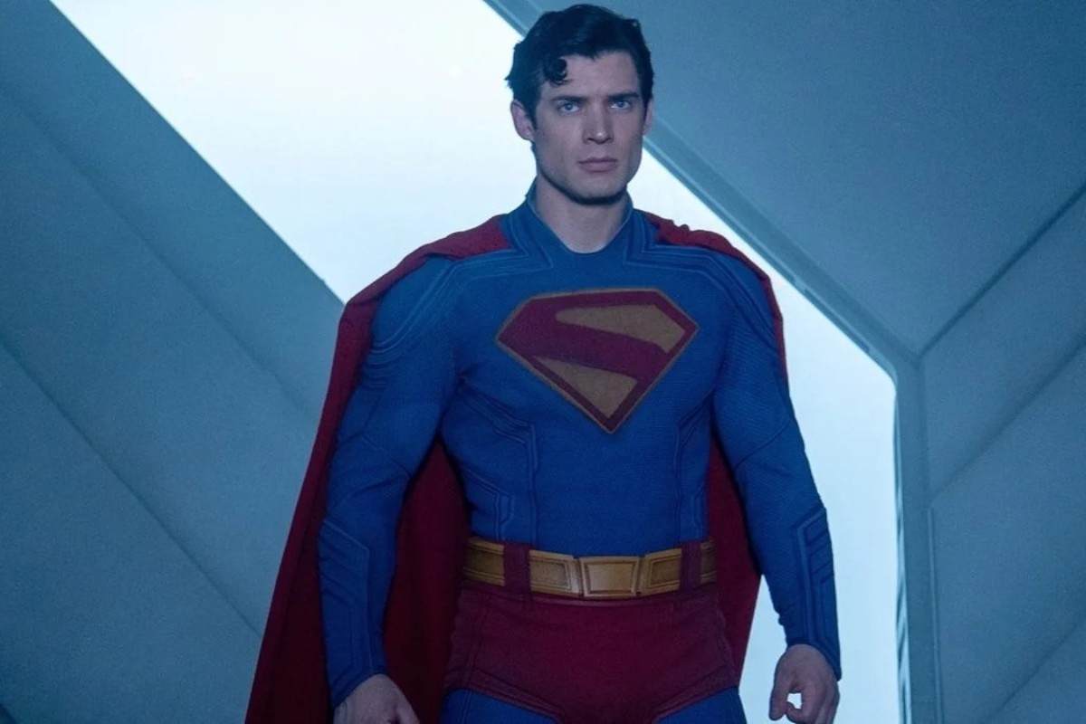 O longa narra a jornada de Superman/Clark Kent enquanto tenta equilibrar sua herança kryptoniana com sua criação humana