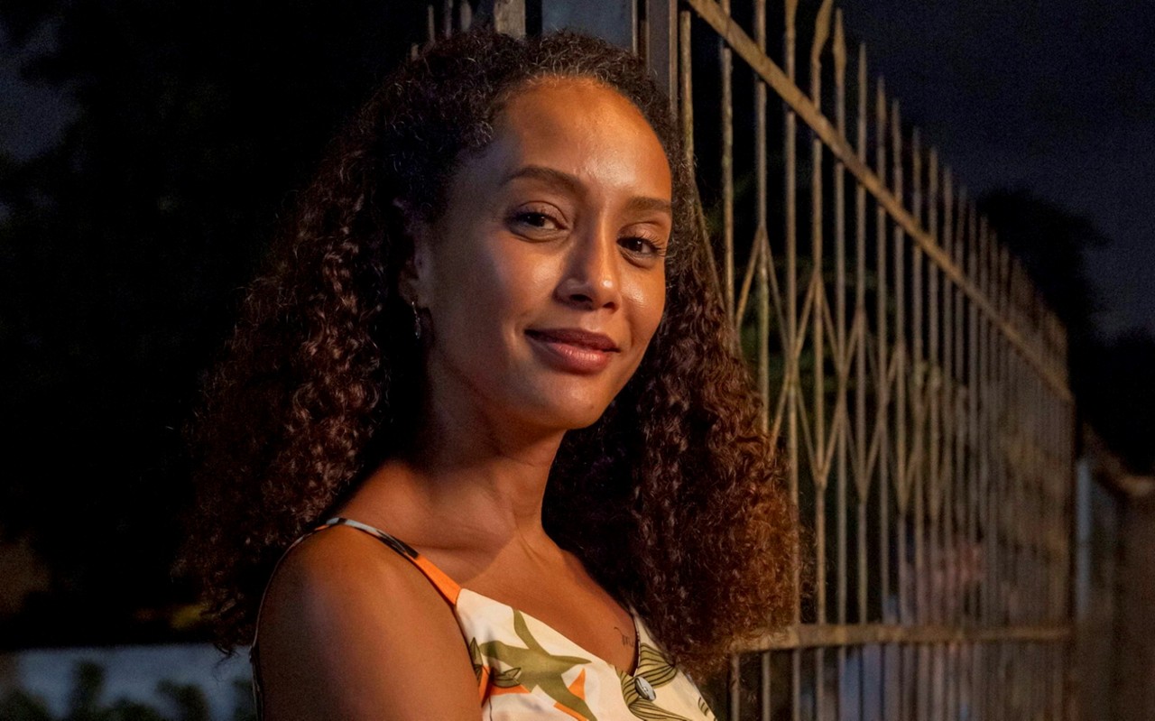 O remake de "Vale Tudo", Taís Araújo vive Raquel, papel que foi de Regina Duarte na primeira versão