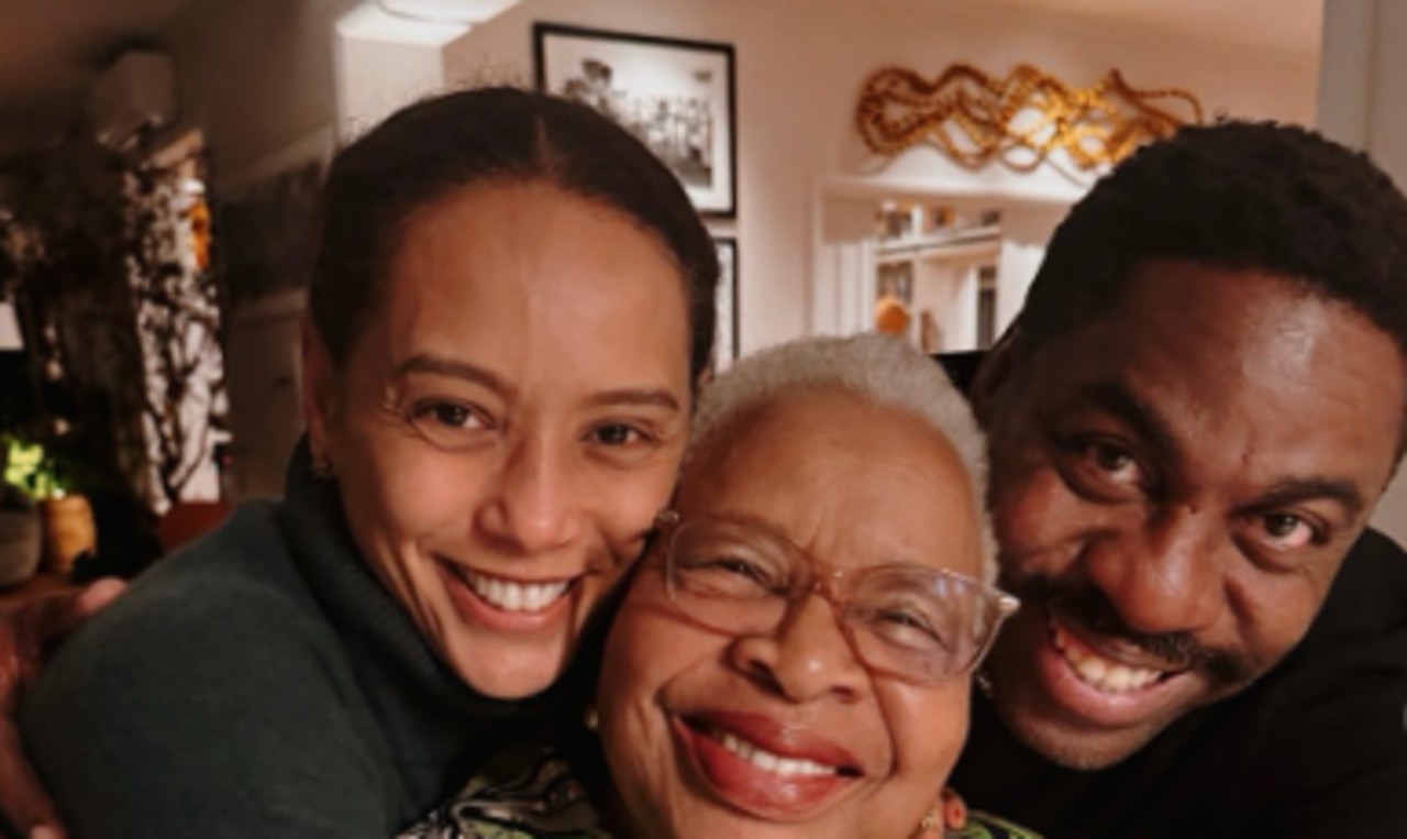 O casal Taís Araújo e Lázaro Ramos ao lado de Graça Simbine Machel Mandela