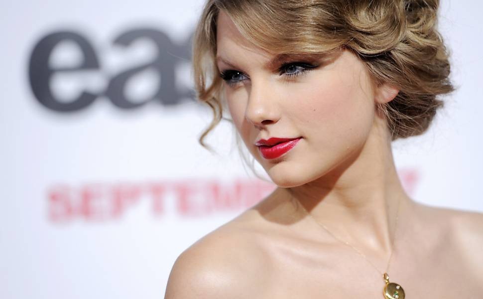 Taylor Swift figura no 64º lugar no ranking geral da lista por seu grande sucesso comercial 