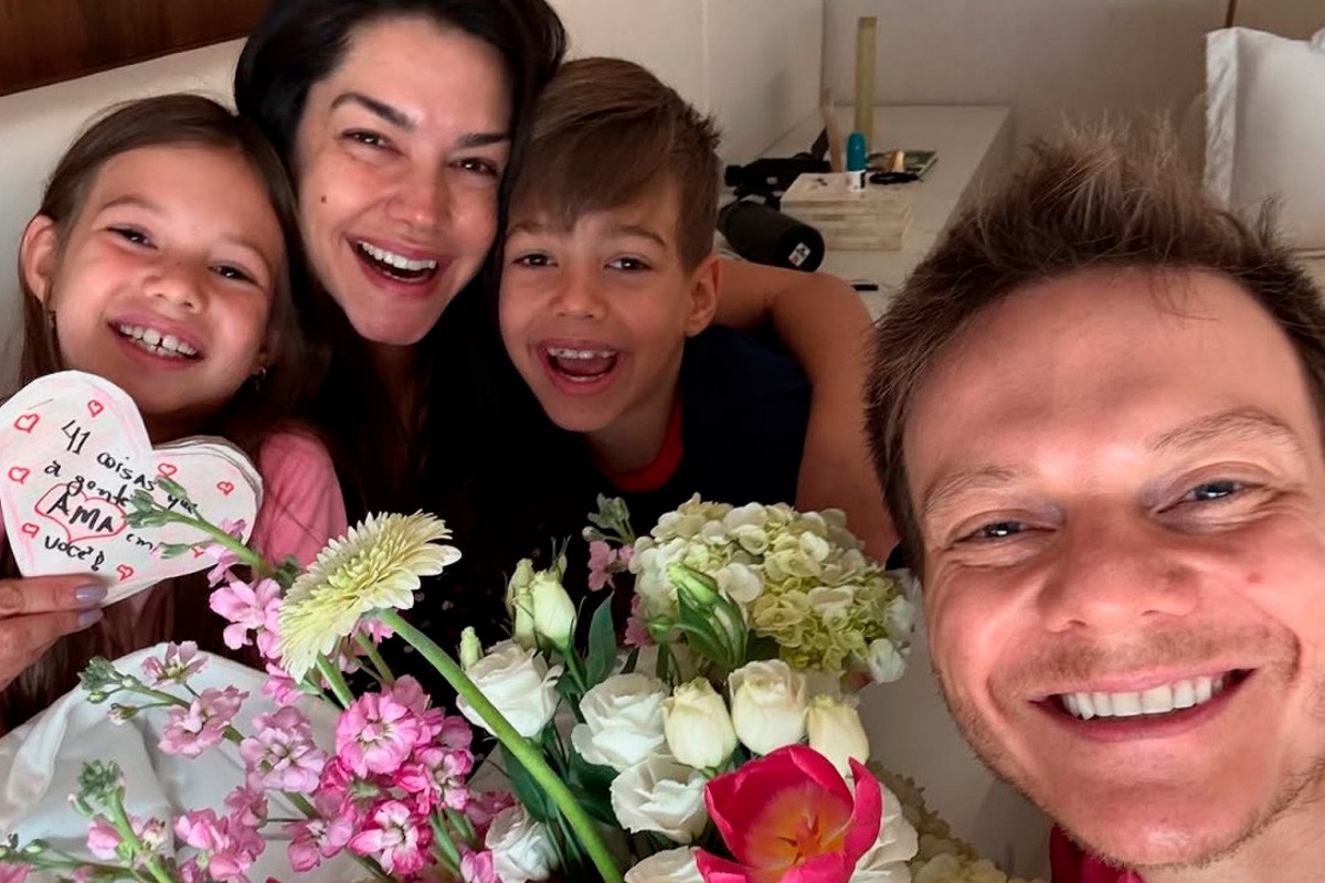 Thais Fersoza com Michel Teló, Melinda e Teodoro