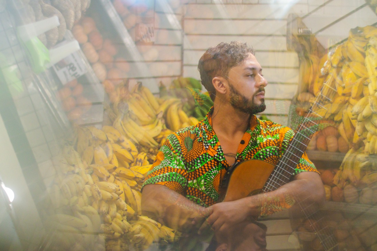 O artista mineiro Tito faz única apresentação no sábado (30/8) às 19h, no Bar Juramento 202