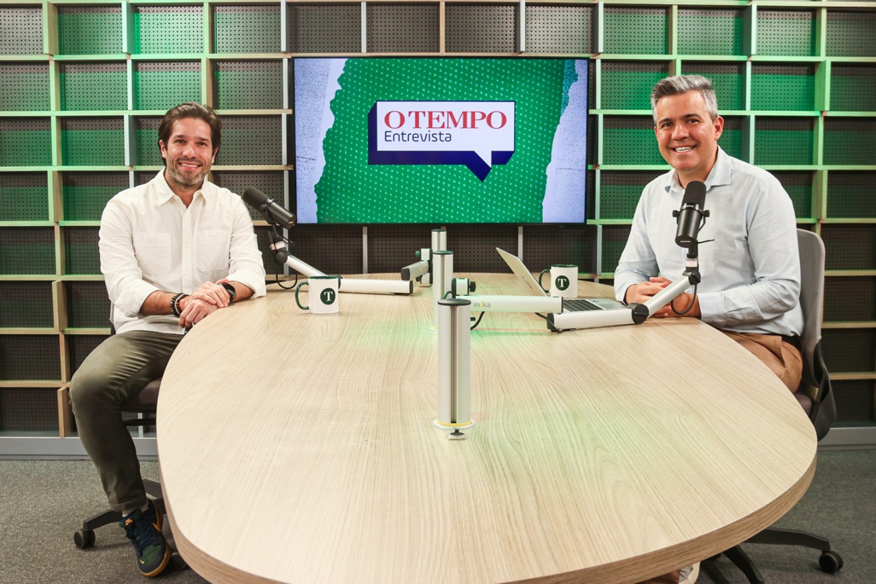 O empresário Tony Valadares e o jornalista Léo Mendes em O TEMPO Entrevista