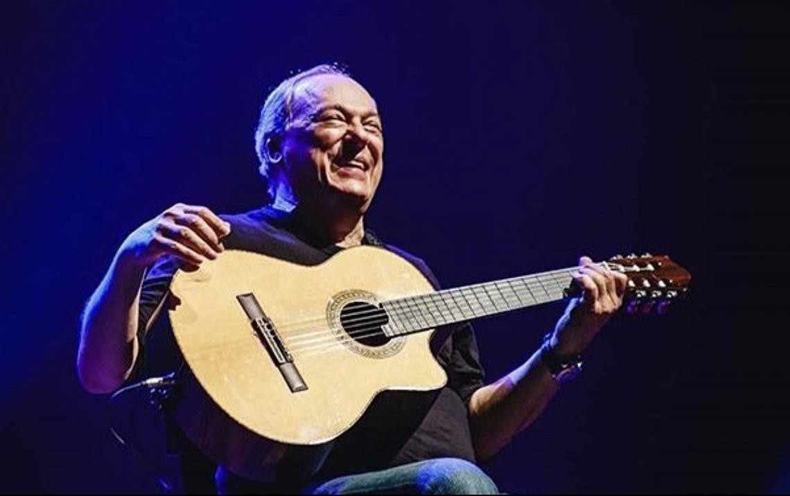 O cantor Toquinho