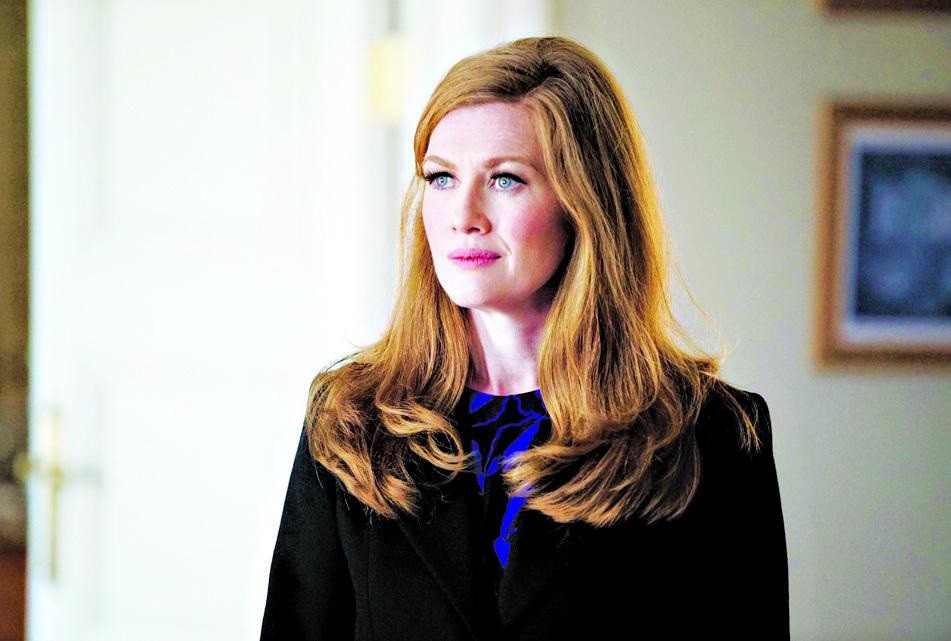 Irreconhecível. Mireille Enos deixa para trás o jeitão de Robocop de seu papel anterior na TV