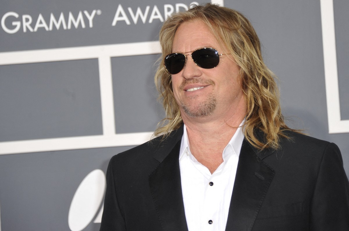 Val Kilmer chega ao Staples Center para o 54º Grammy Awards em Los Angeles, Califórnia, em 12 de fevereiro de 2012. 