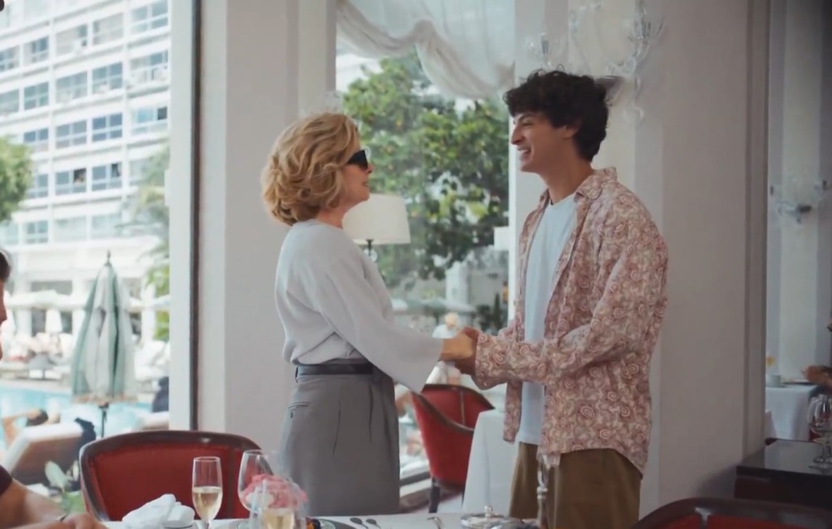 Reencontro entre Odete Roitman e o neto, Tiago