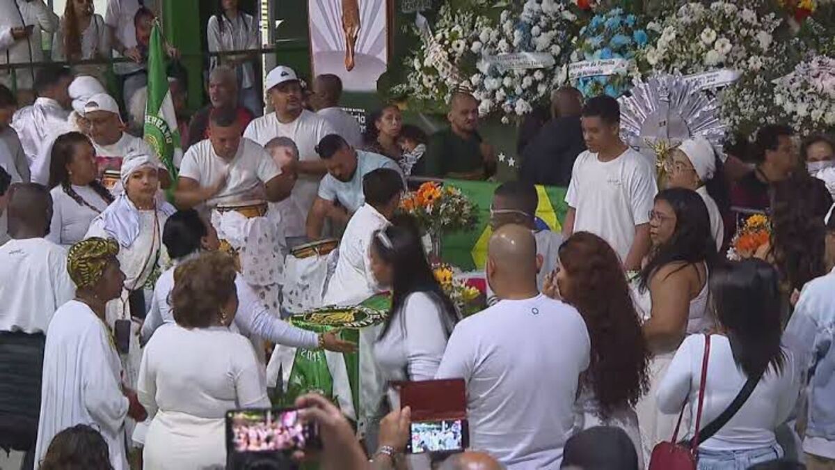Fãs, amigos e familiares no velório do sambista Arlindo Cruz