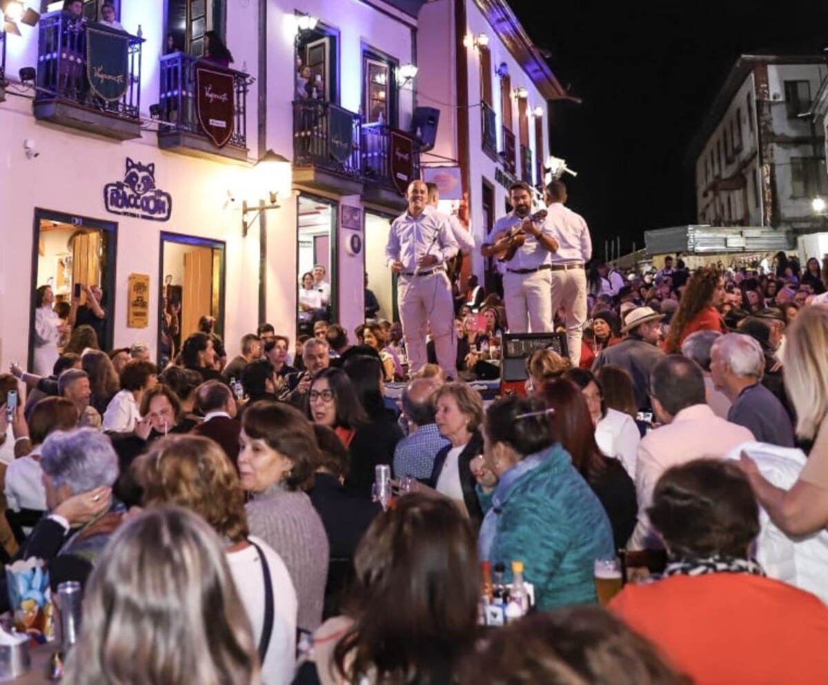 A Vesperata é um dos eventos mais tradicionais e populares de Diamantina e de Minas Gerais