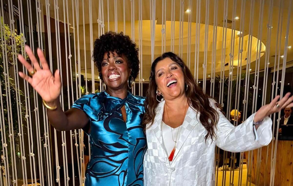 Regina Casé também postou fotos e vídeo ao lado da atriz