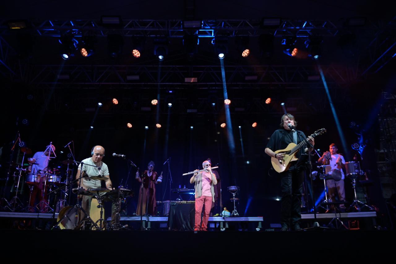 Lenine e Marcos Suzano subiram ao Palco Fecomércio, no Parque Municipal, por volta de 17h30 deste domingo (25)
