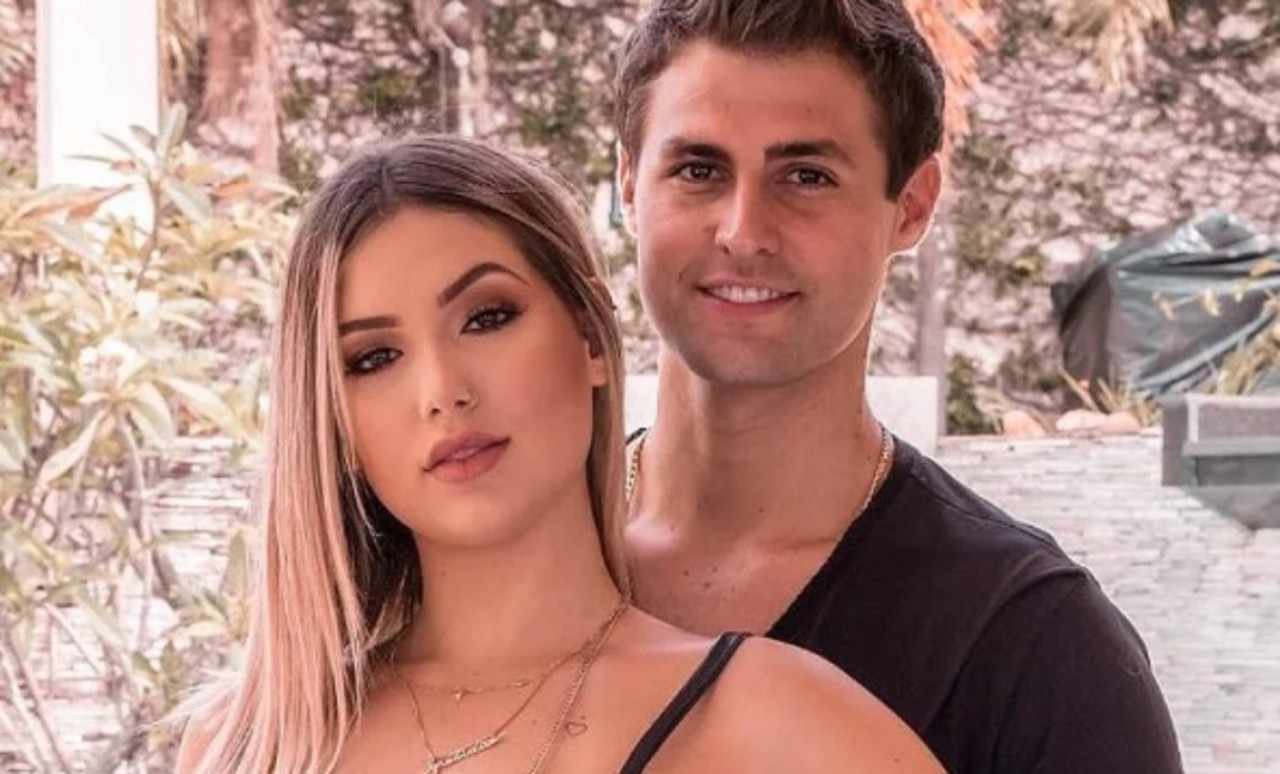 Virginia Fonseca viveu um namoro de dois anos com o youtuber Pedro Afonso Rezende, mais conhecido como Rezende ou rezendeevil