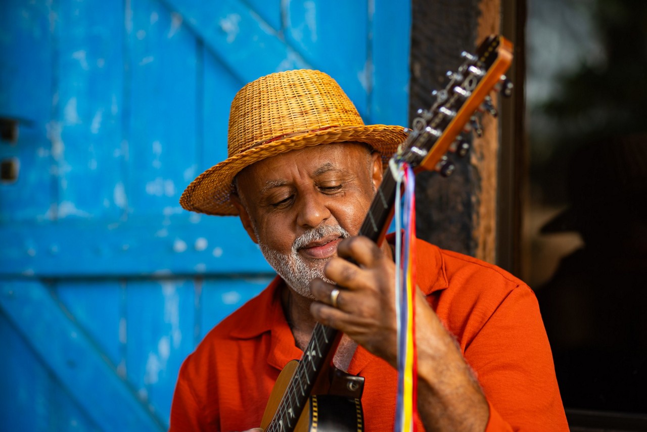 O músico Wilson Dias, idealizador do Projeto Viola de Feira 