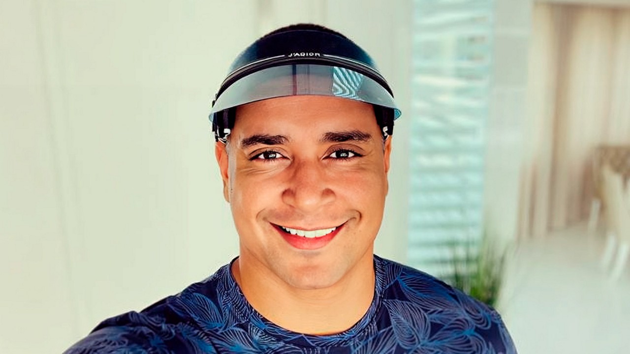 Xanddy Harmonia é internado e é substituído por Belo em show