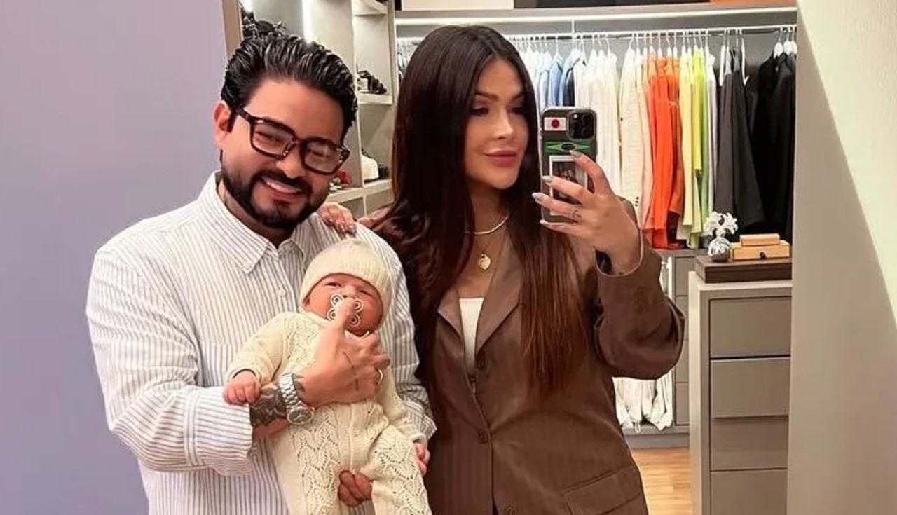 Yudi Tamashiro ao lado da esposa Mila e o filho Davi