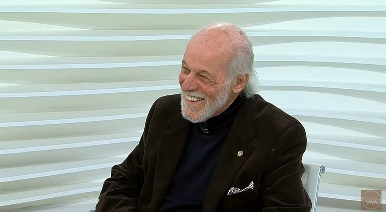 TV Cultura homenageia Zuza Homem de Mello com reapresentação do "Roda Viva"