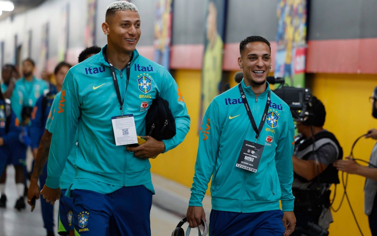 Seleção Brasileira chega para jogar com o Equador no Monumental de Guayaquil (Foto: Rafael Ribeiro/CBF)