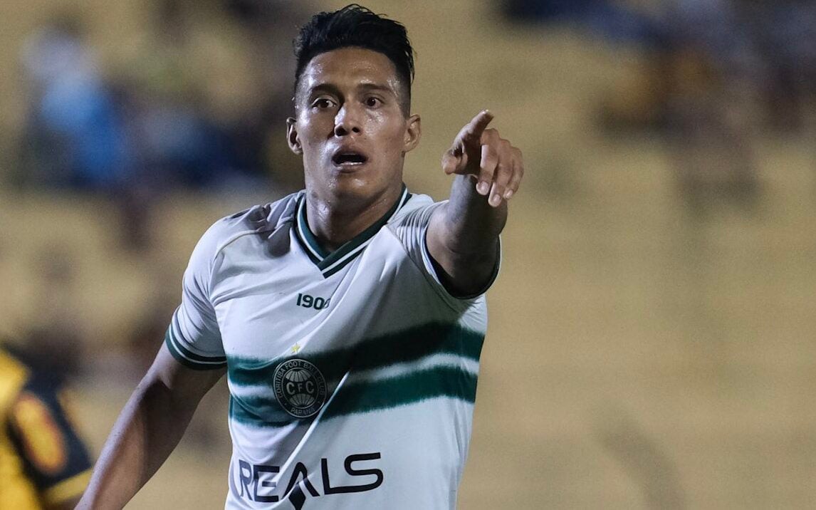Sebá Gómes é titular e capitão do Coritiba. Foto: JP Pacheco/Coritiba