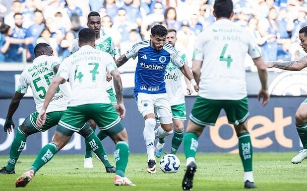 Lateral William está de volta à equipe do Cruzeiro na partida deste domingo (3), contra o Botafogo (Foto: Gustavo Aleixo/Cruzeiro)