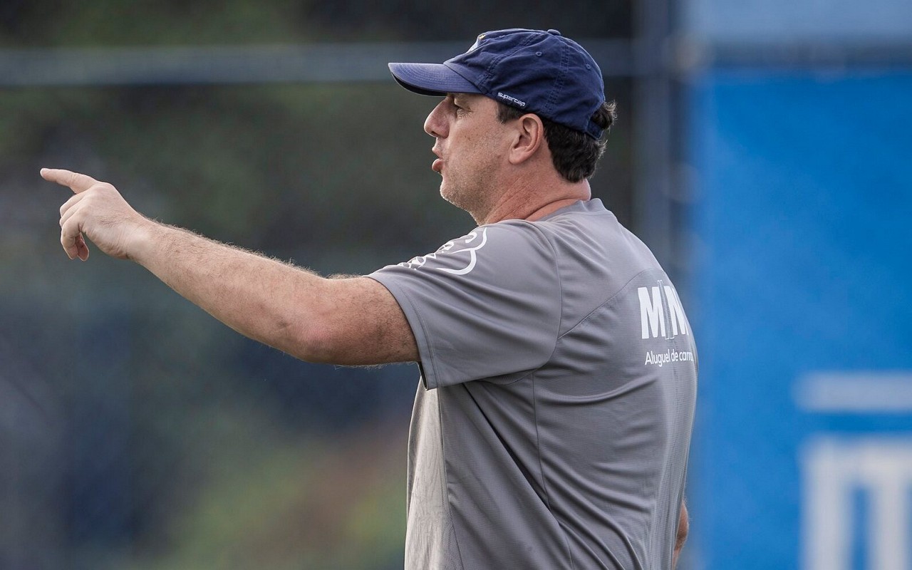 Rogério Ceni comanda treino do Bahia (Foto: Rafael Rodrigues / EC Bahia)