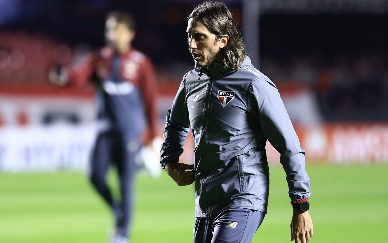 Zubeldía tem foco em melhorar a situação do Tricolor no Brasileirão (Foto: Marcello Zambrana/AGIF)