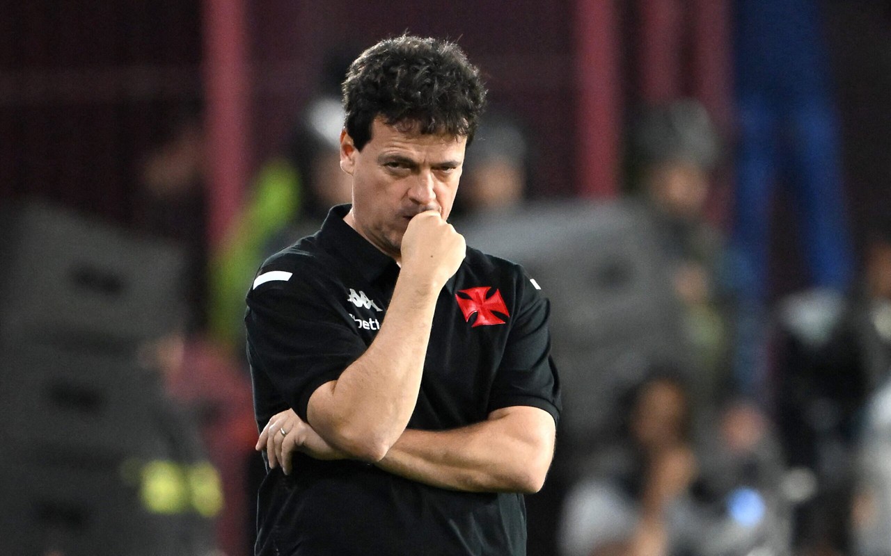 Fernando Diniz, técnico do Vasco (Foto: Luis ROBAYO / AFP)