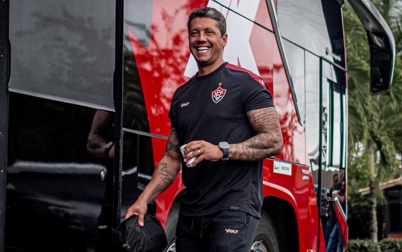 Thiago Carpini antes de jogo pelo Vitória (Foto: Victor Ferreira / EC Vitória)