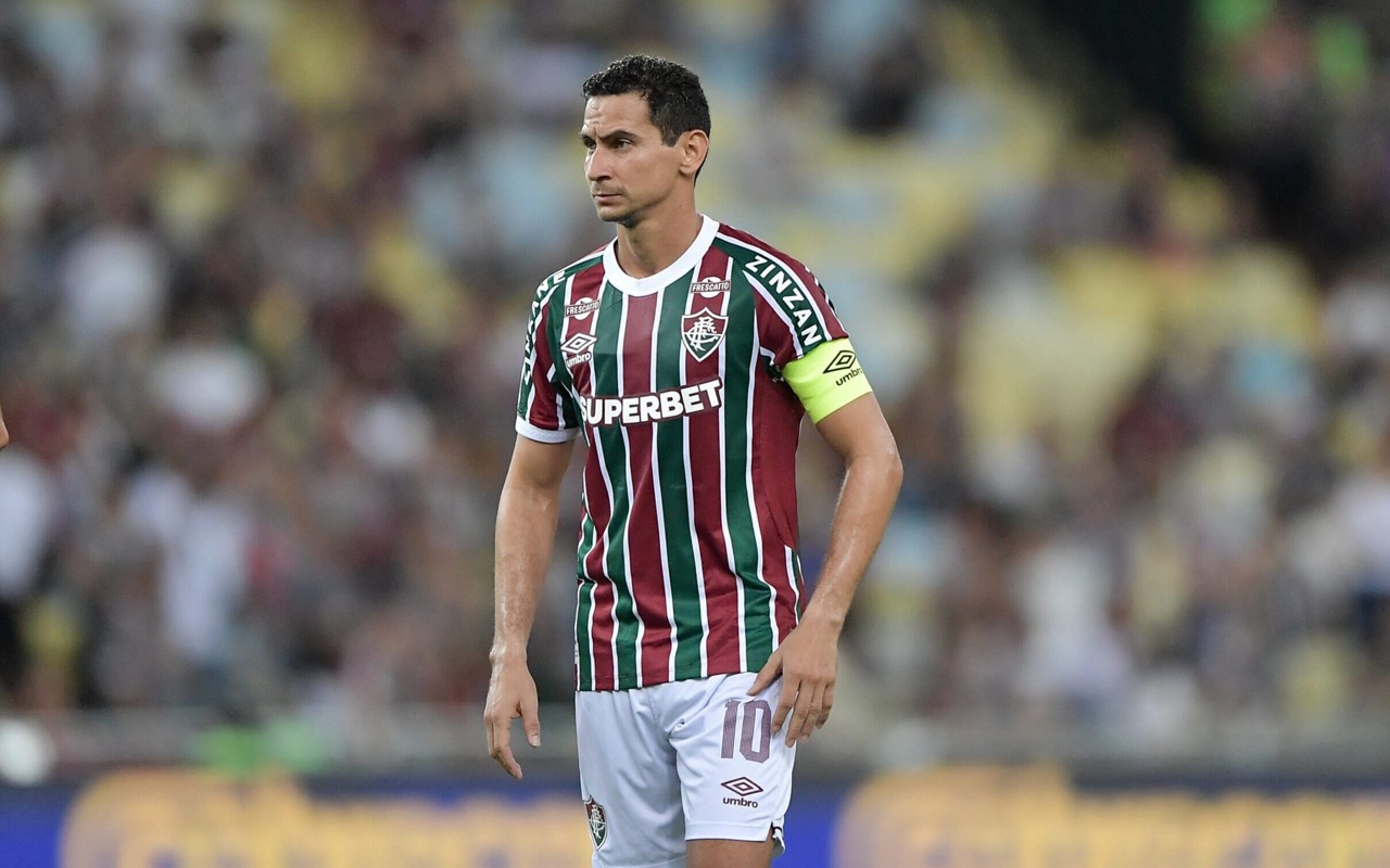 Ganso em campo pelo Fluminense (Foto: Thiago Ribeiro/AGIF)