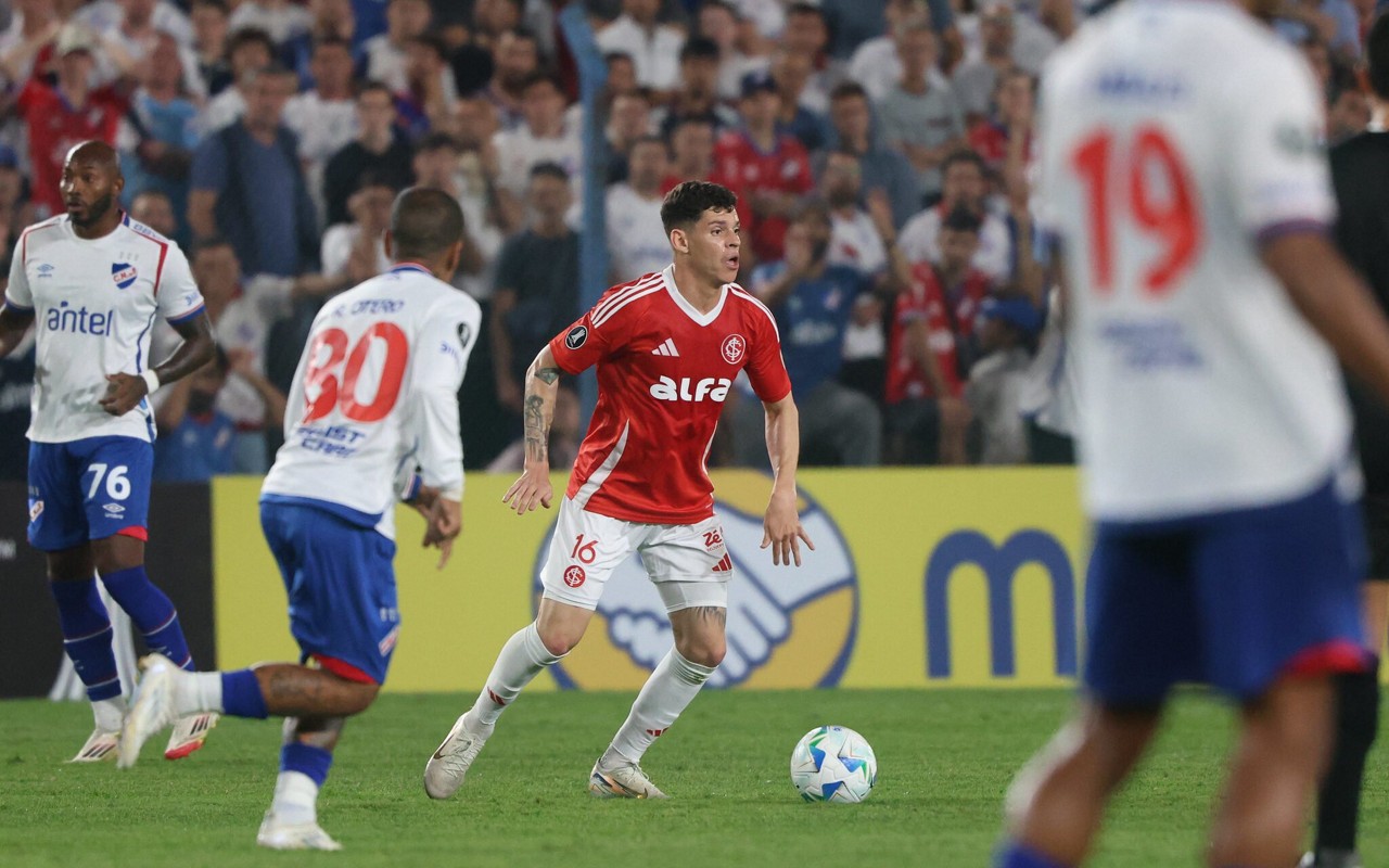 Ronaldo será o primeiro homem do meio-campo (Foto: Ricardo Duarte/SC Internacional)