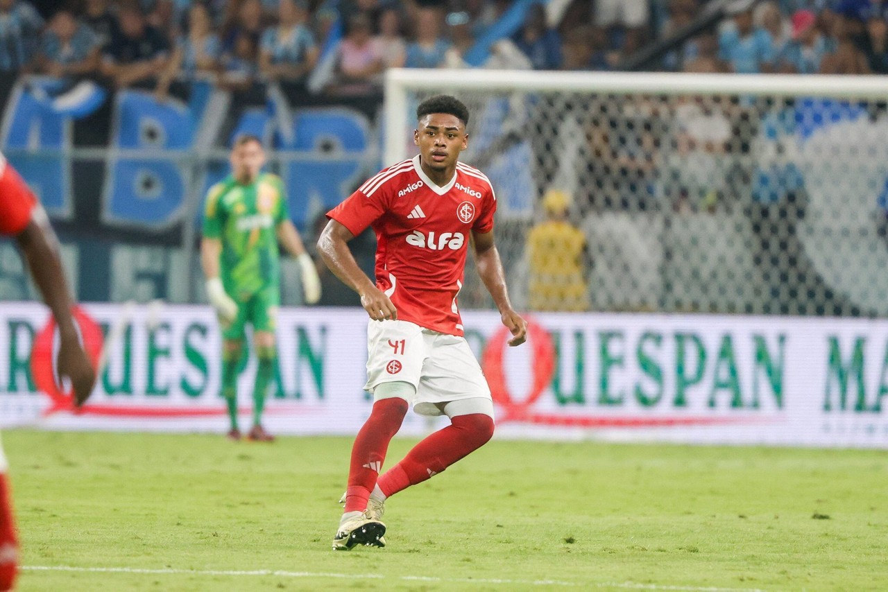 Victor Gabriel retoma a titularidade da quarta-zaga (Foto: Divulgação/Ricardo Duarte SC Internacional)