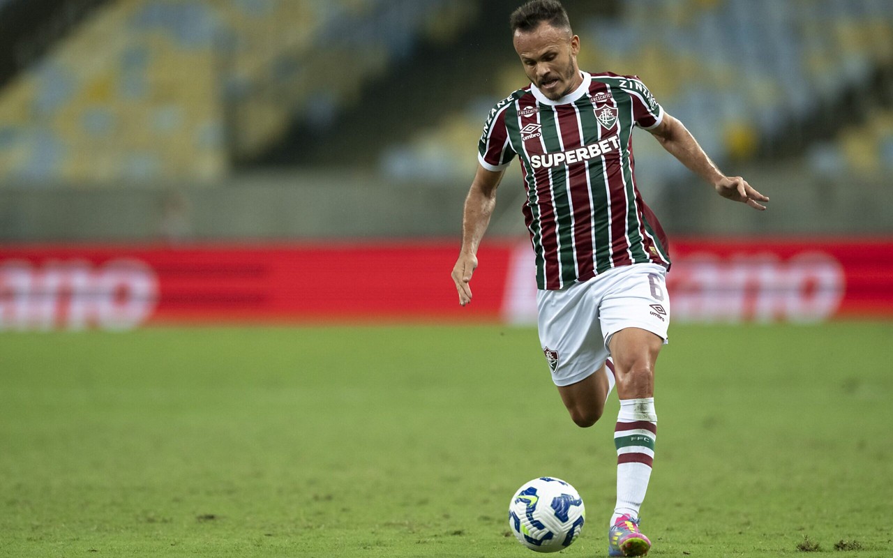 Renê em campo pelo Fluminense (Foto: Jorge Rodrigues/AGIF)