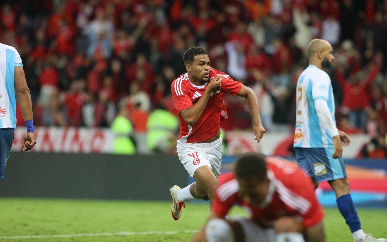 Gustavo Prado começa o jogo contra o Maracanã (Foto: Ricardo Duarte/SC Internacional)