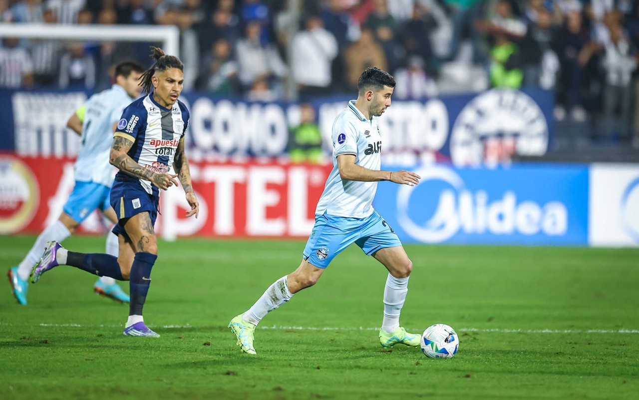 Villasanti não teve boa atuação na derrota do Grêmio para o Alianza Lima. (Foto: Lucas Uebel/Grêmio FBPA)