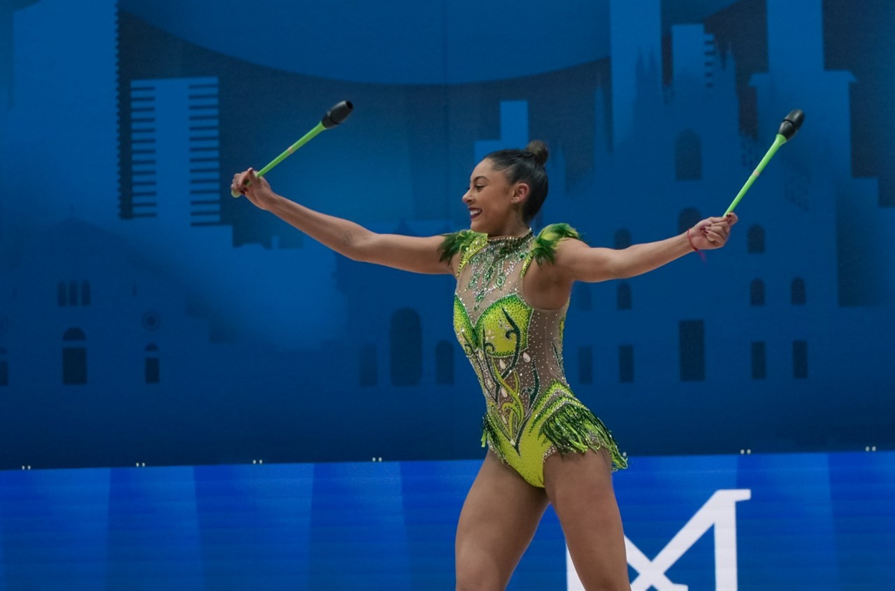 Bárbara Domingos é uma das ginastas que representarão o Brasil na disputa individual do 41º Campeonato Mundial de Ginástica Rítmica