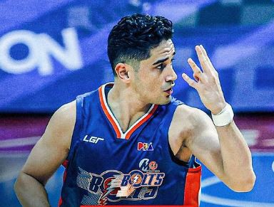 Jogador de basquete Chris Banchero marcou a primeira cesta de quatro pontos