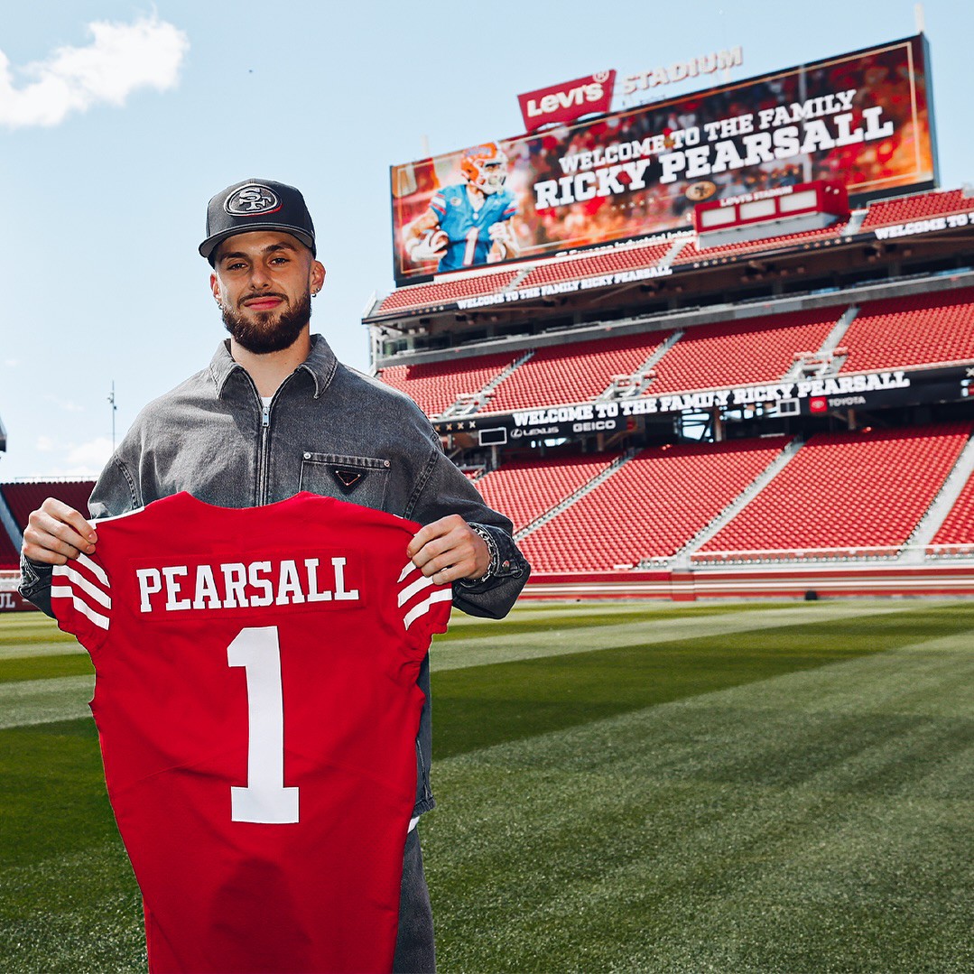 Ricky Pearsall, calouro do San Francisco 49ers, da NFL, foi baleado em uma tentativa de assalto