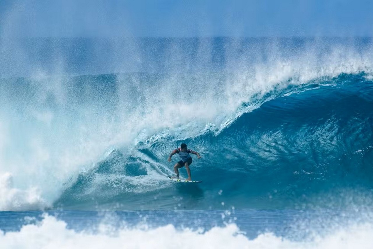 Samuel Pupo em ação em Pipeline 