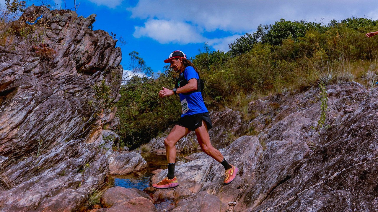 Fim de semana esportivo com trail run, futebol americano e campeonato amador em BH e região