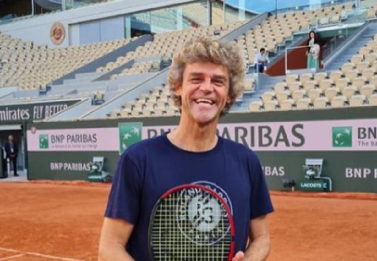 Tricampeão de Roland-Garros, Gustavo Kuerten é considerado o maior tenista masculino da história do Brasil