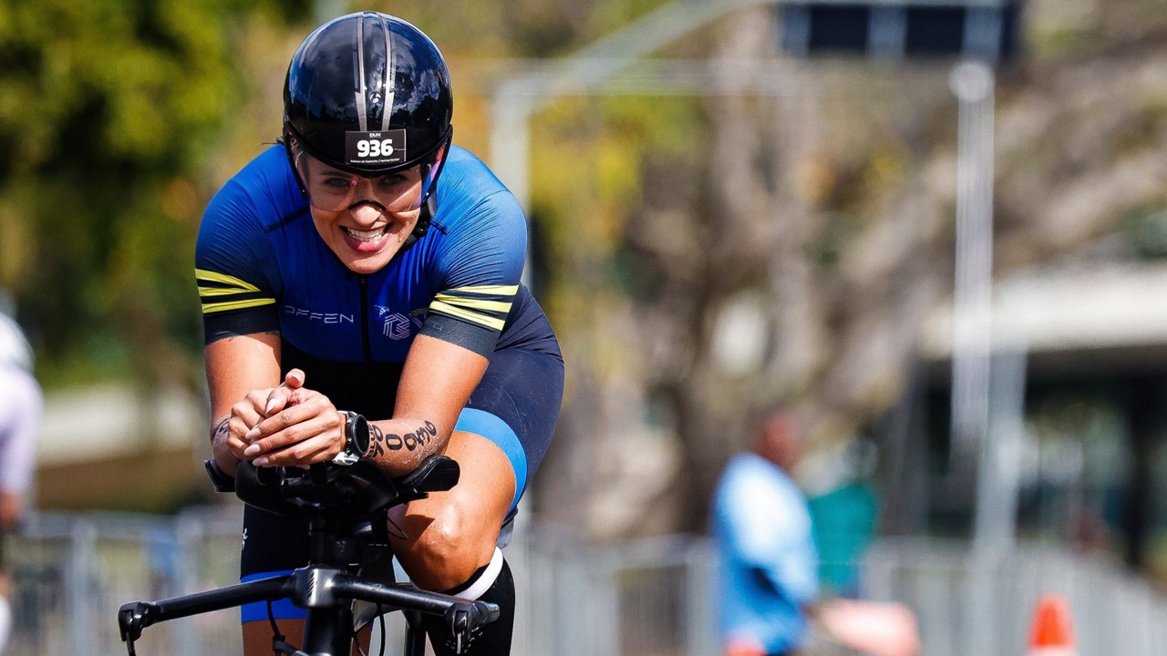Mineira precisou aprender a nadar para participar do Ironman 70.3