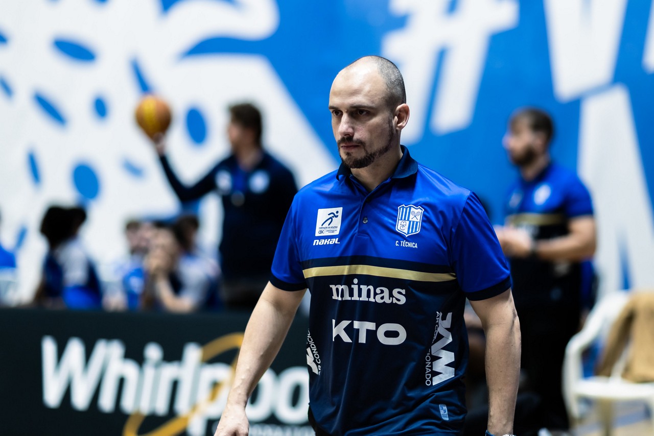 Léo Costa está no comando do clube desde 2019