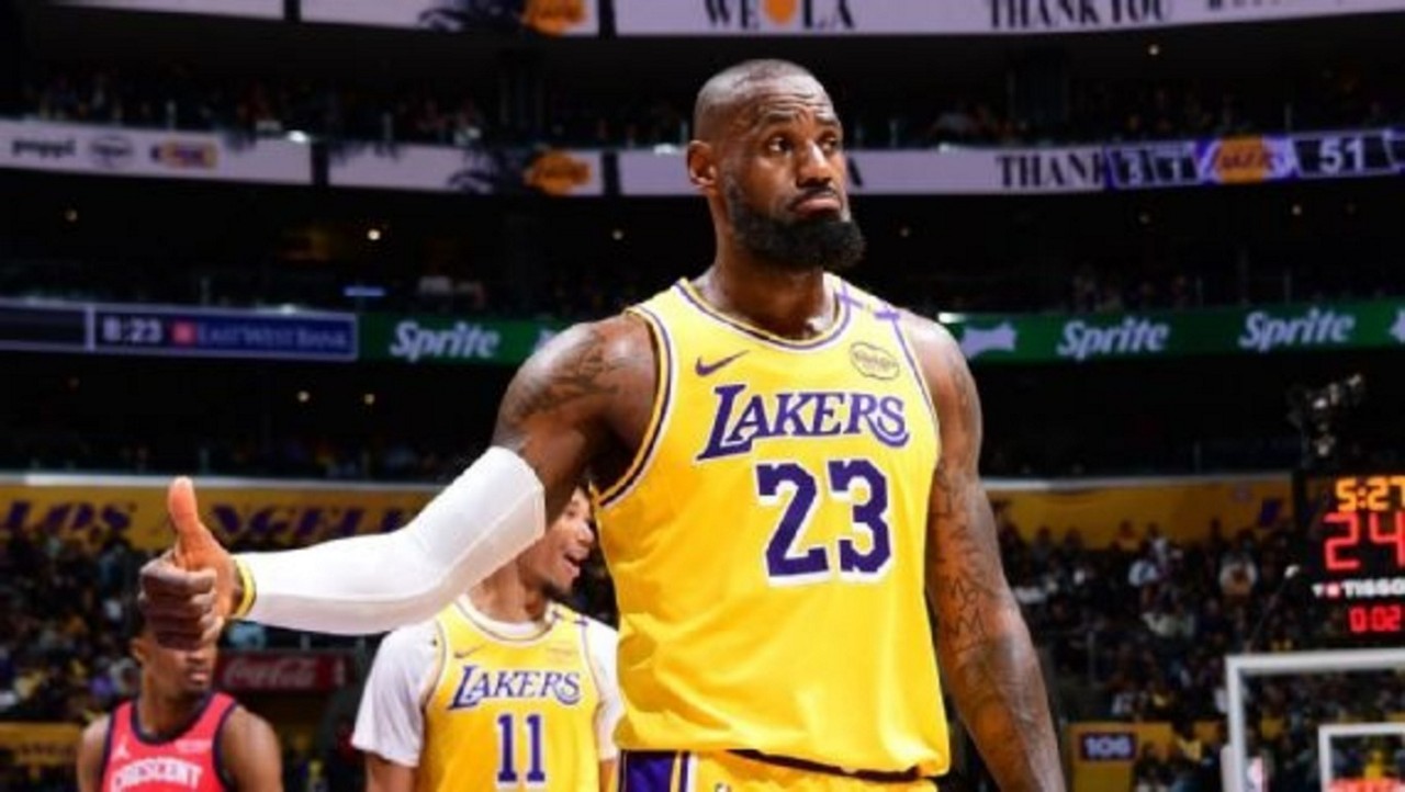 Camisa 23 do Lakers chegou a marca durante a vitória de sua equipe sobre o Pelicans