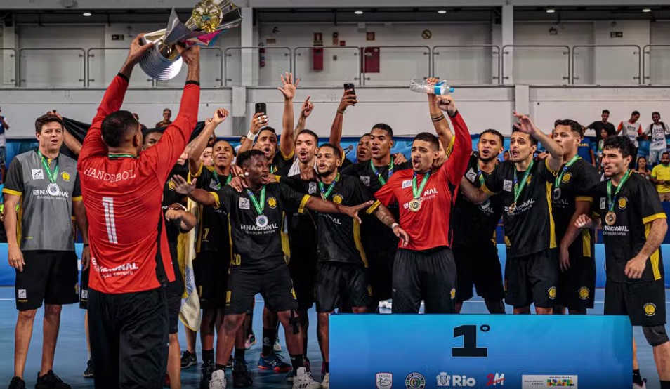 Praia Clube foi campeão da Liga Nacional de Handebol masculino 2023
