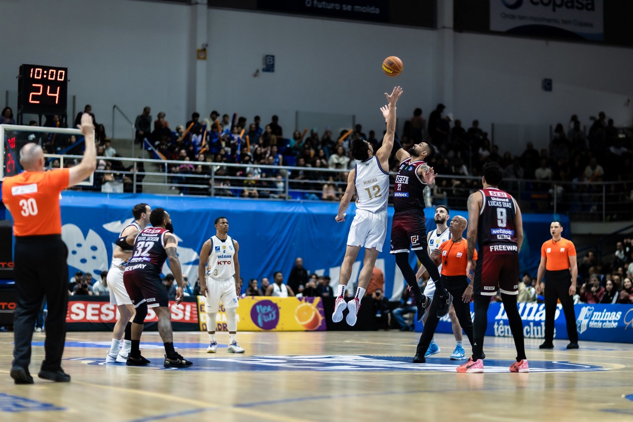 Minas e Franca em partida pelo NBB