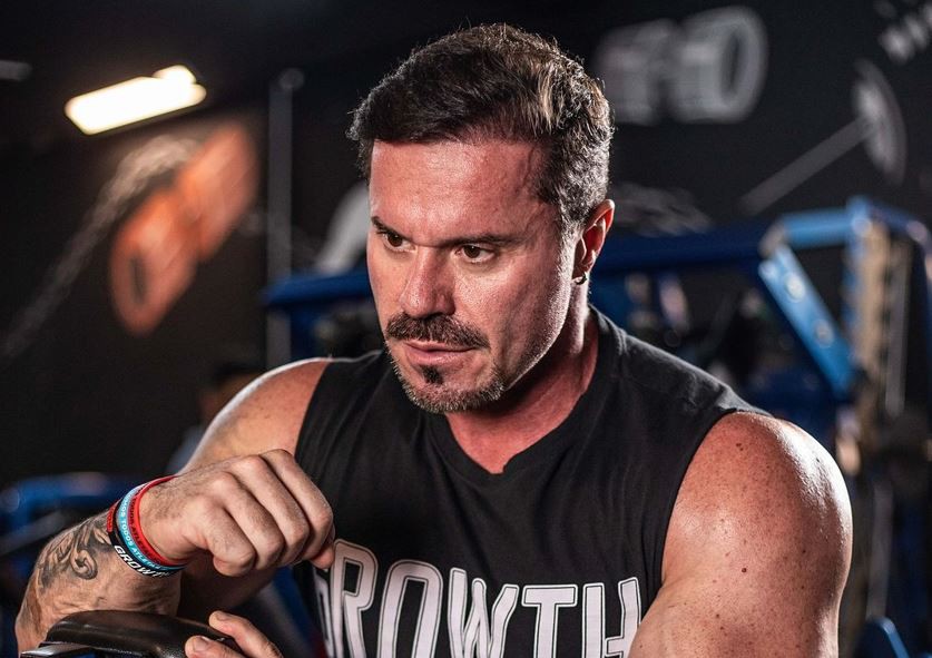 Cariani é um dos influenciadores fitness mais famosos do Brasil