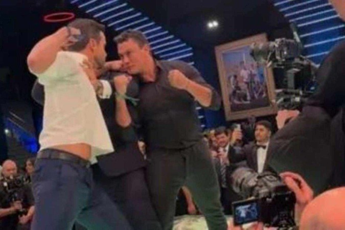 Pablo Marçal e Popó fazem 'encarada' durante evento no Instituto Neymar Jr