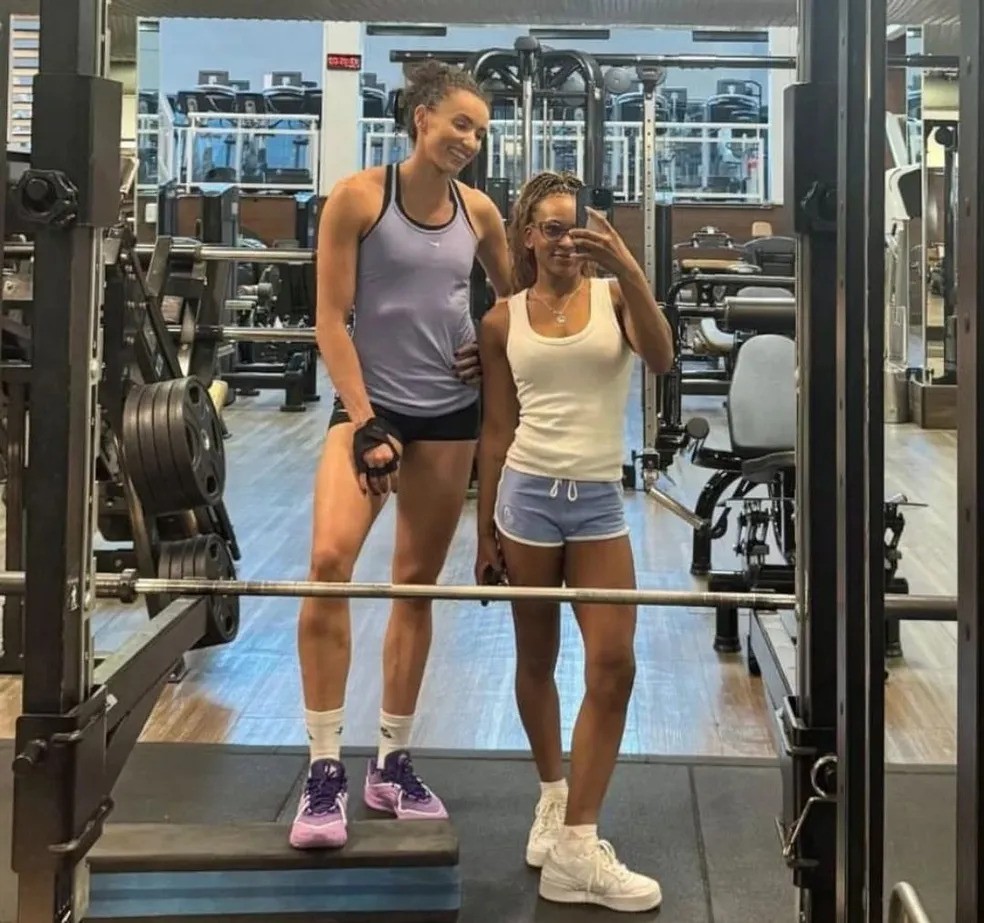 Rebeca Andrade e Gabi Guimarães treinam juntas em academia de BH 